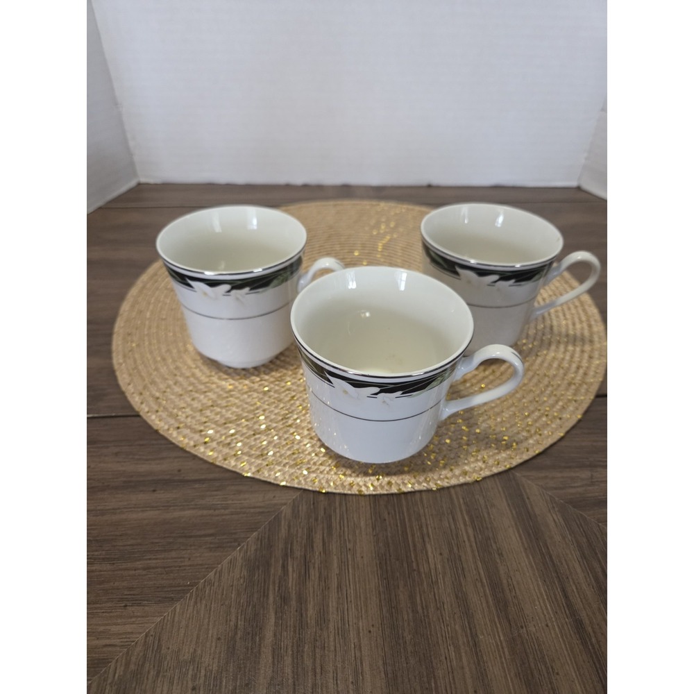 Sango Majesty China collection in the discontinued "Black Fantasy" (pattern...